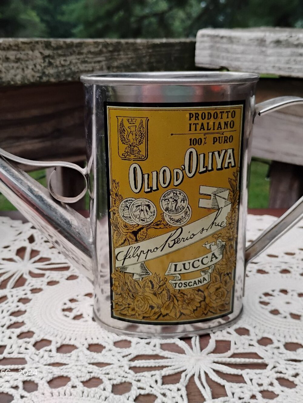 decorative tin oil dispenser pour spout handle Filippo Berio Olio D'Oliva 1990s